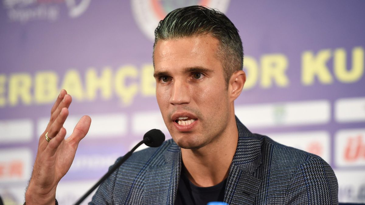 Robin Van Persie refuses to button up new deal - Daily Star