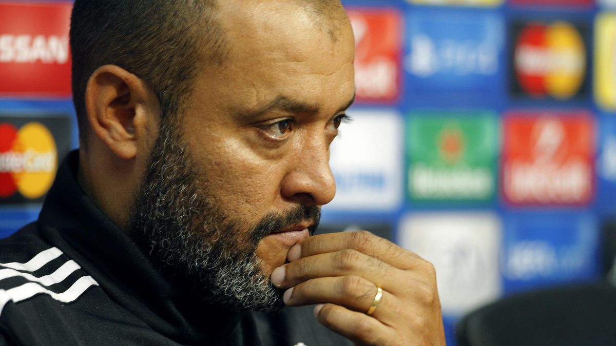 Under-fire Valencia coach Nuno expects fans to back team - Eurosport