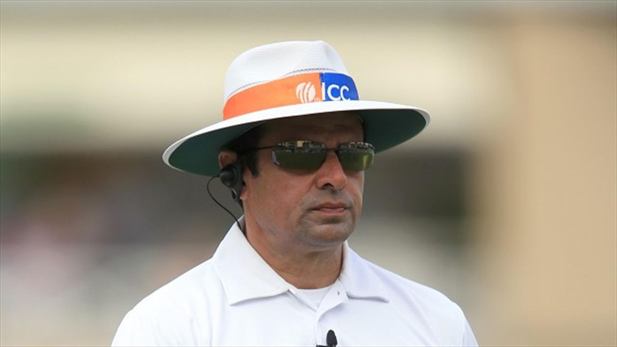 WATCH] Pakistan team presents a signed jersey to umpire Aleem Dar