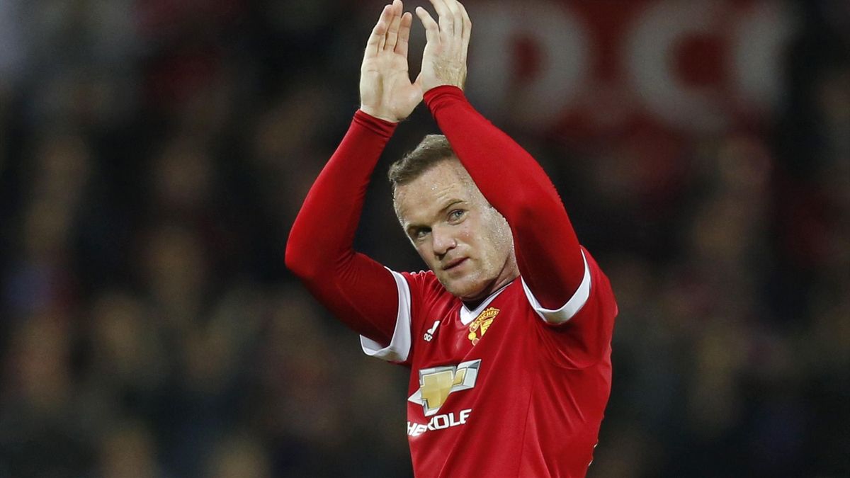 Wayne Rooney a sad shadow of former self; Louis van Gaal must axe