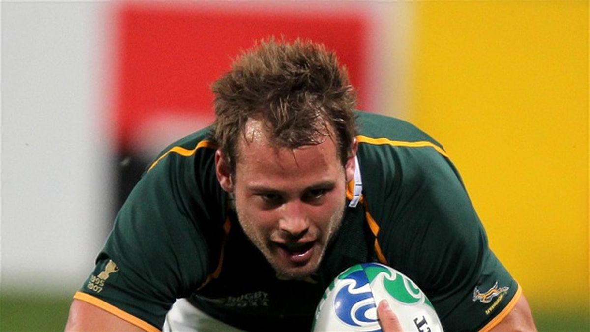 South Africa's Francois Hougaard has joined Worcester Warriors until the end of the season.