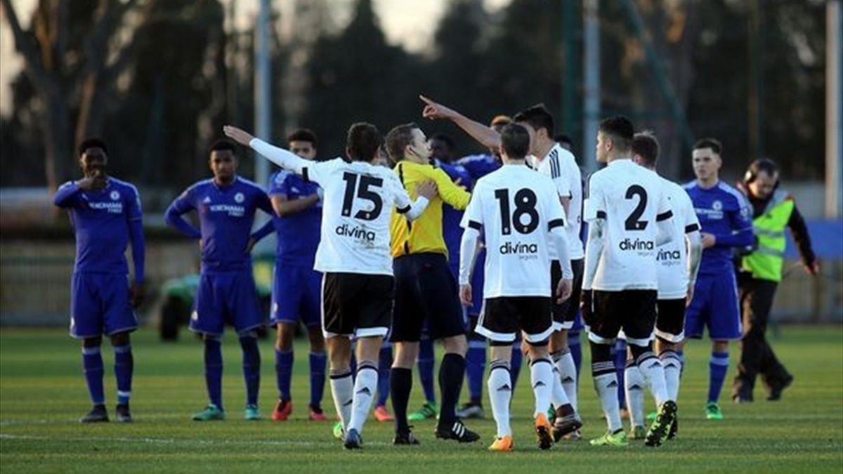 WATCH The Valencia penalty that sparked Youth League controversy against Chelsea Eurosport