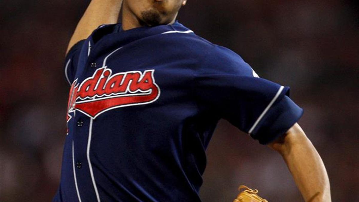 Johnny Peralta retrasa un día examen médico del dedo pulgar lesionado