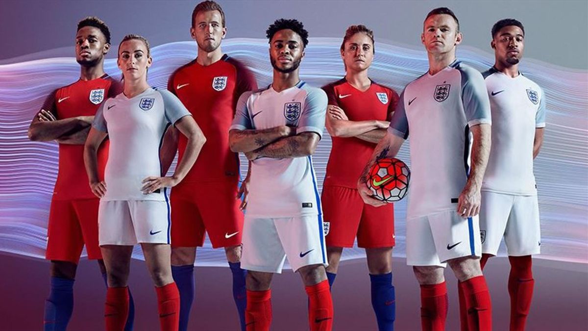 I think we ve had a sock mix up guys New England kit polarises
