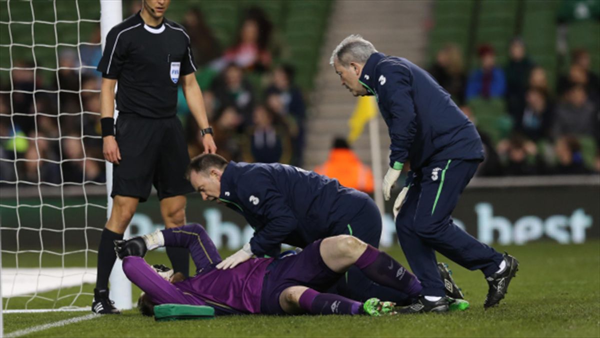 Rob Elliot suffers injury blow as Republic draw with Slovakia Eurosport