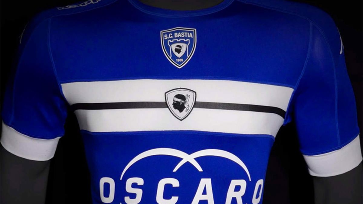 Une bande blanche et un nouveau maillot historique pour le SC Bastia Eurosport