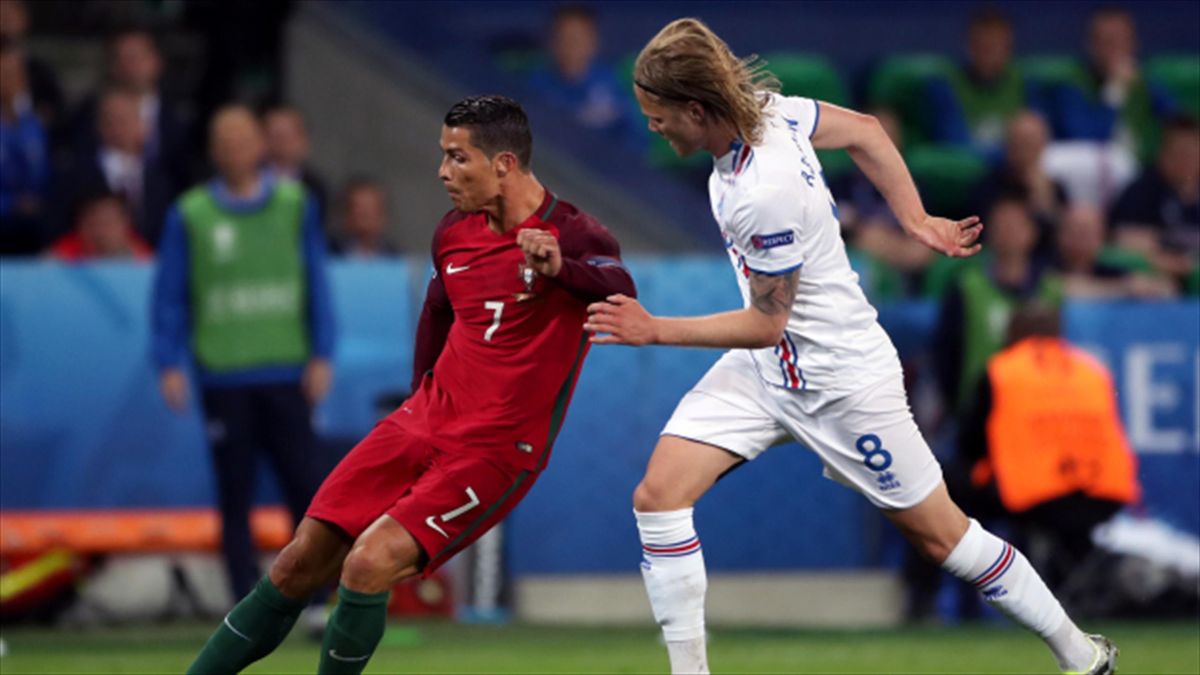 Birkir Bjarnason Nets Second Half Equaliser As Iceland Frustrate Portugal Eurosport