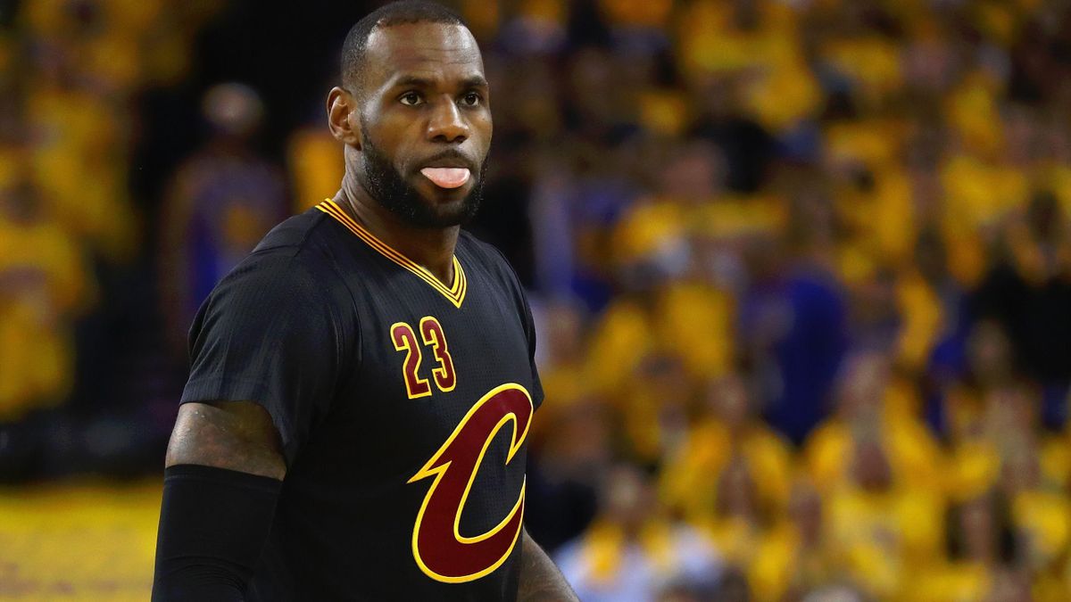 Une carte signee par LeBron James vendue pour 312 000 dollars Eurosport