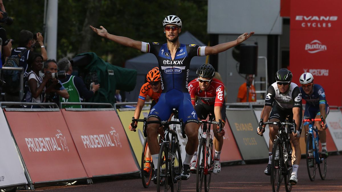 World tour sales cycling calendar
