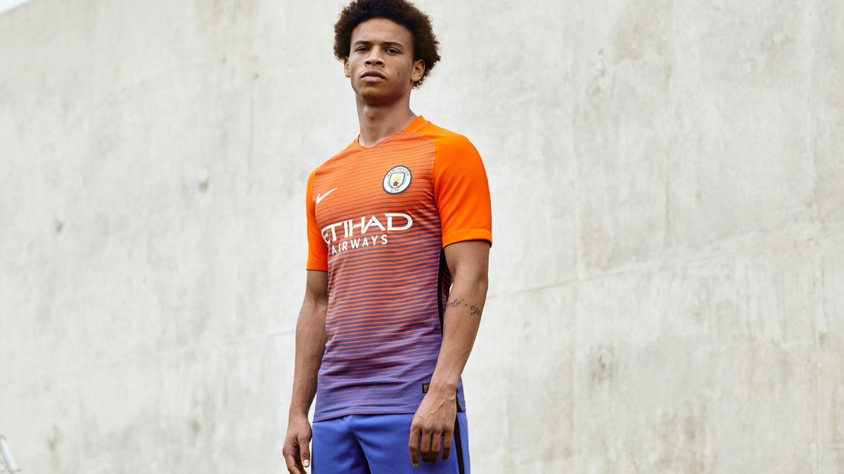 pols heel Augment Orange et violet pour le maillot third de Manchester City ! - Eurosport