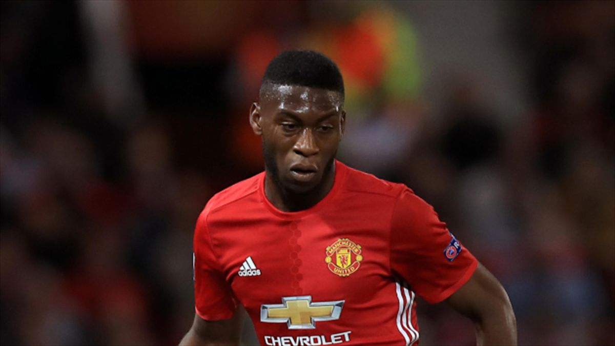 Timothy Fosu-Mensah signs new deal at Manchester United - Eurosport
