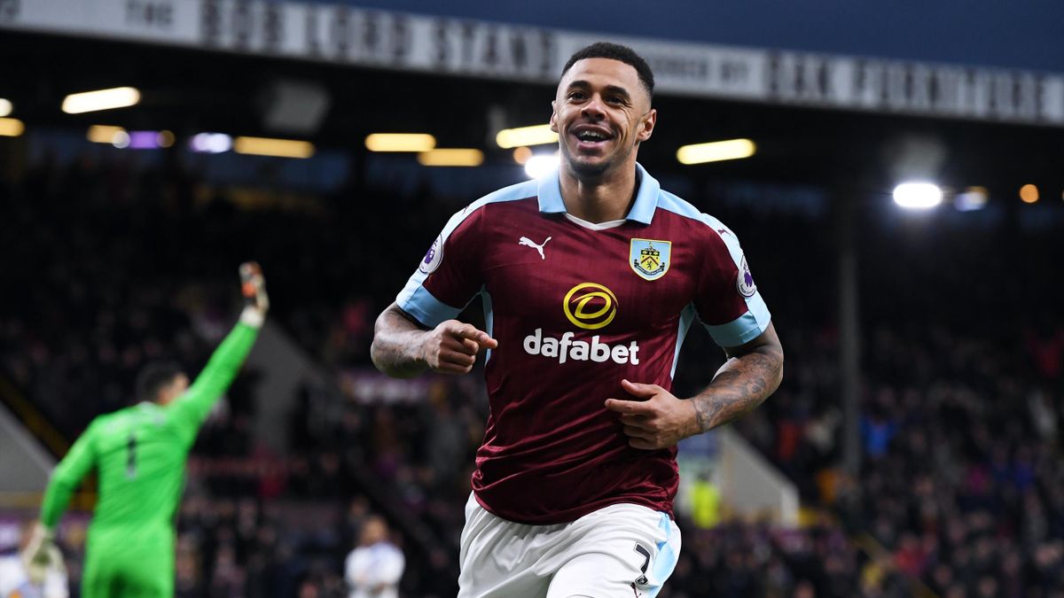 Burnley star Andre Gray smashes hat-trick against abject Sunderland -  Eurosport