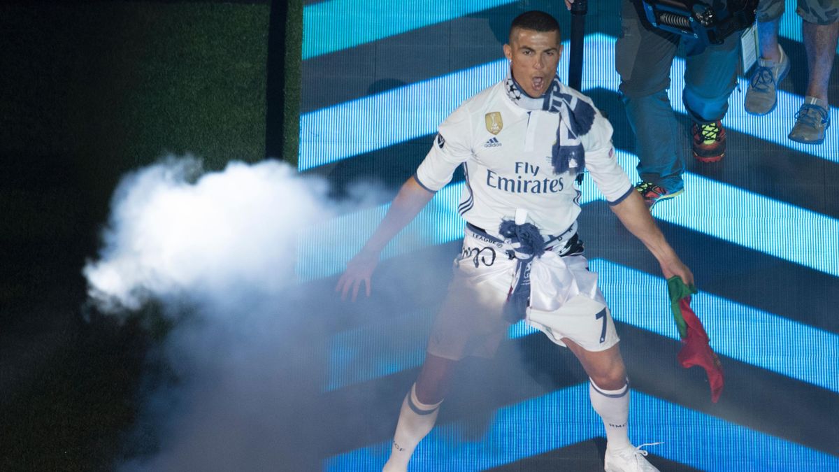 Cr7 leaving real store madrid