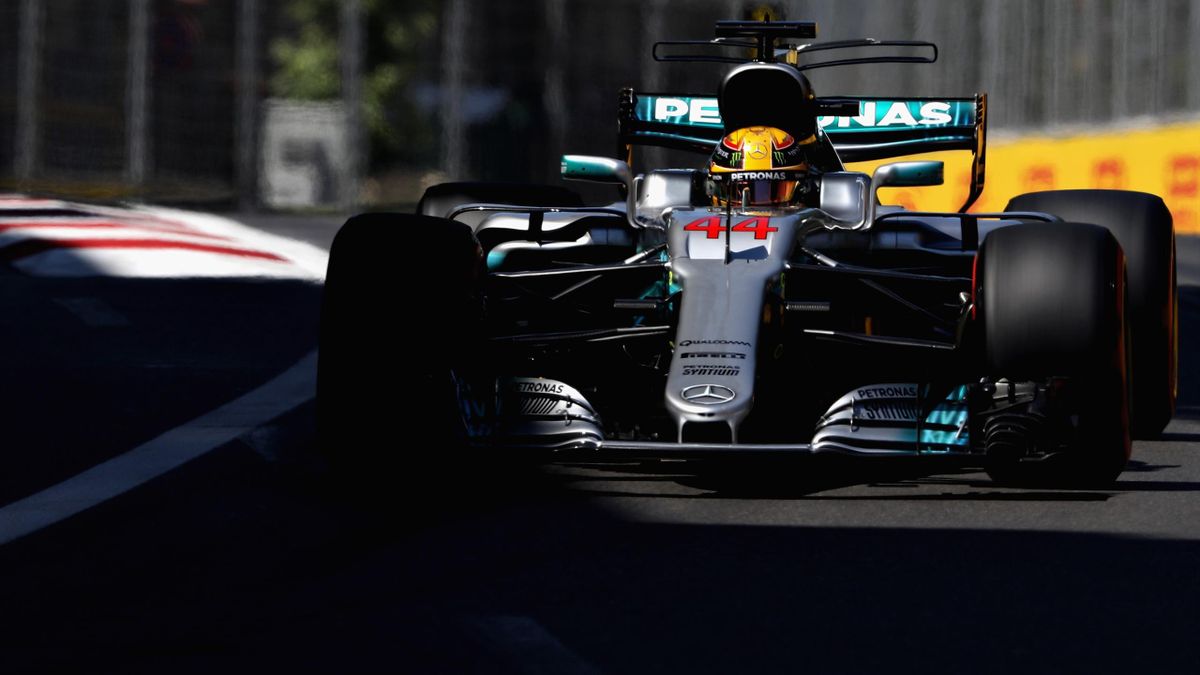 Lewis Hamilton consigue la pole en Azerbaiyan
