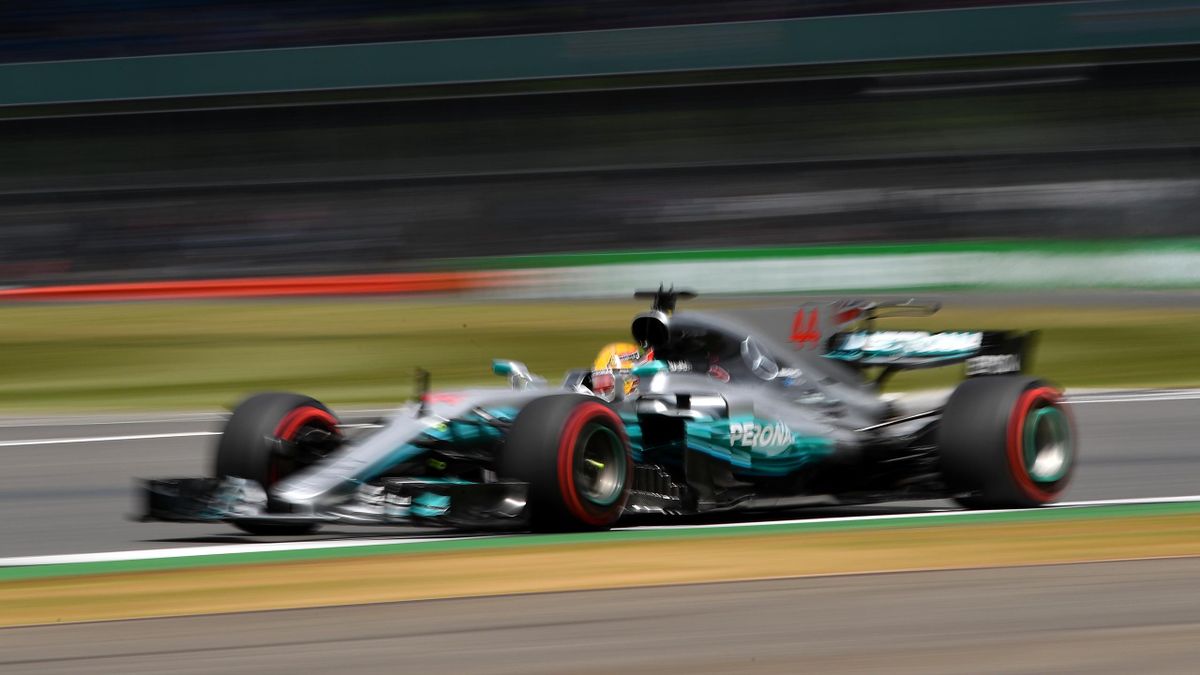 Lewis Hamilton fastest in rain-hit final free practice