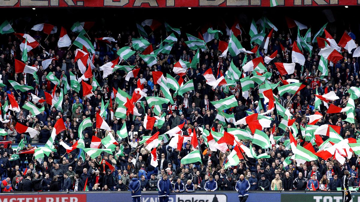 Neapel 19 Feyenoord Hooligans Zur Identifizierung In Gewahrsam Genommen Eurosport