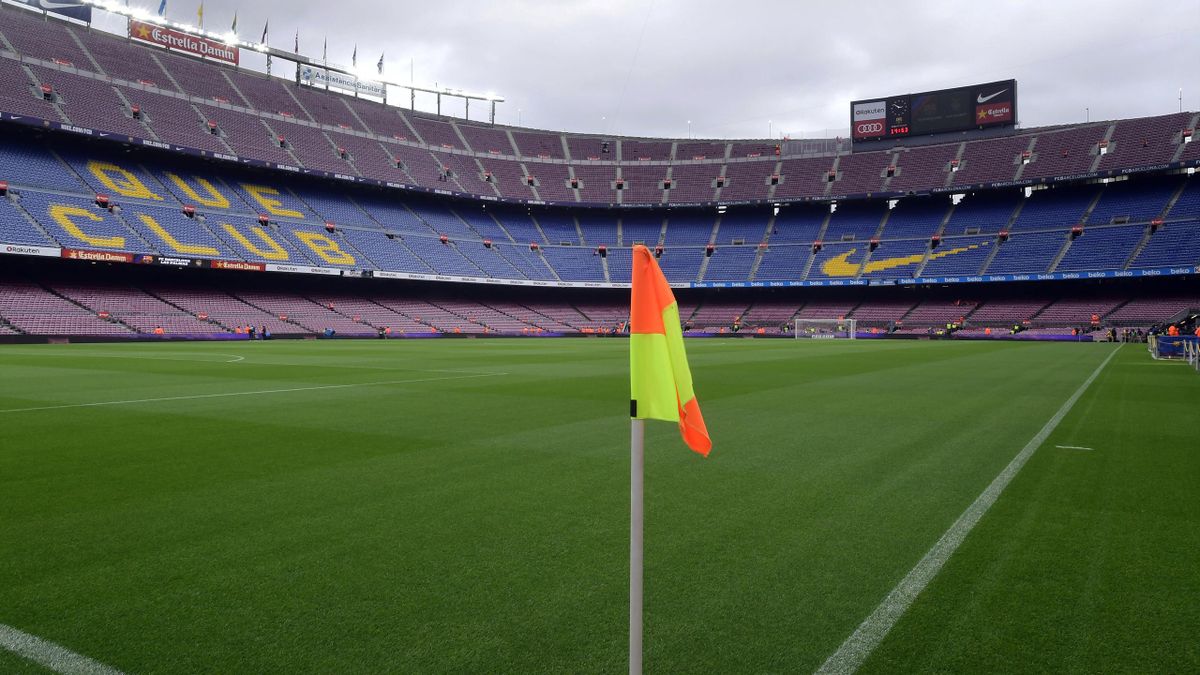Fotogalería: La desoladora imagen del Camp Nou a puerta cerrada en el Barça-Las Palmas