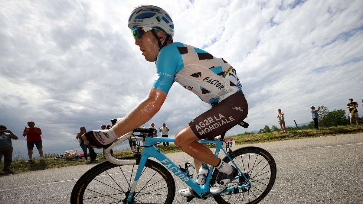 Ag2r pro hotsell cycling team