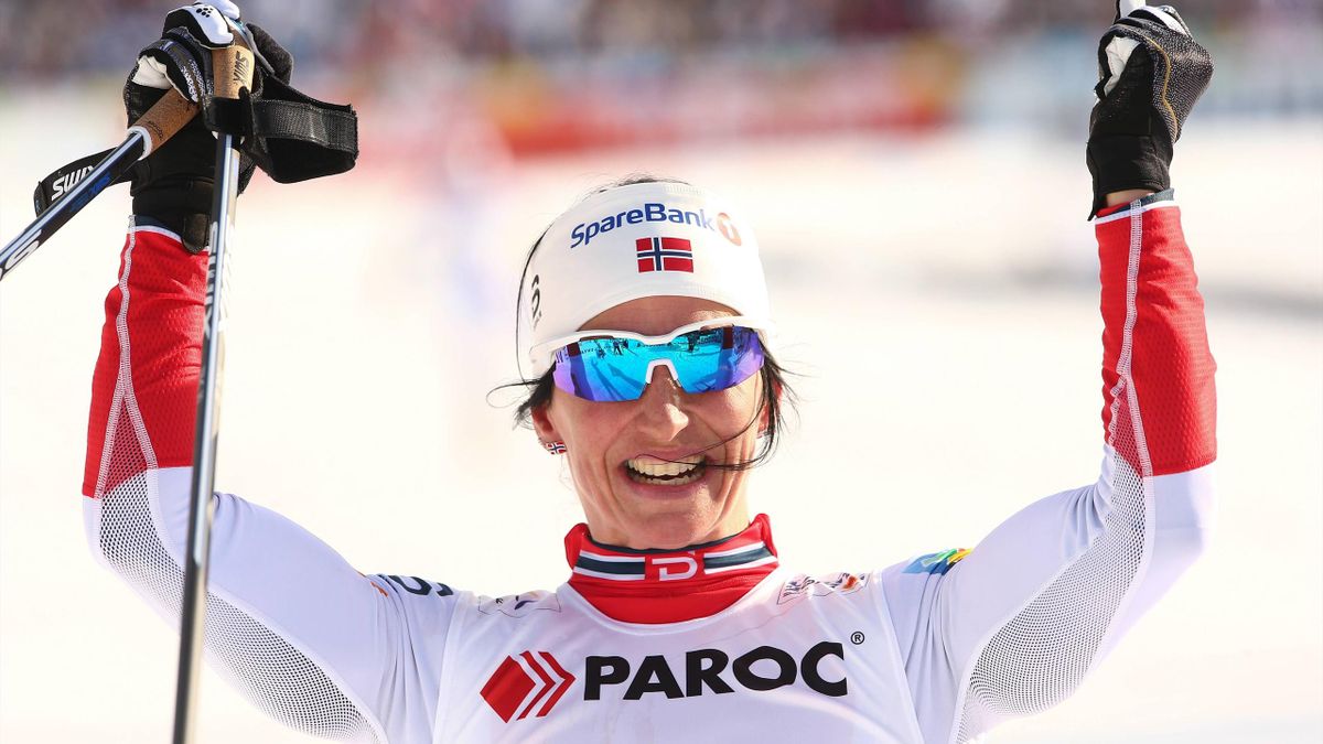 Björgen feiert ihren Sieg beim 111. Langlauf-Weltcup