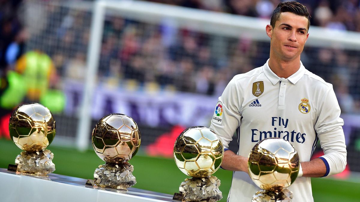 Роналду Реал Мадрид золотой мяч. Криштиану Роналду real Madrid. Кристиано Роналдо с Кубком. Криштиану Роналду 2016. Роналдо чемпион