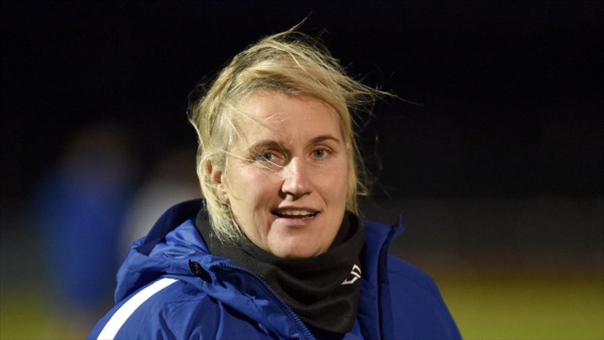 Chelsea Ladies manager Hayes pregnant with twins - Eurosport