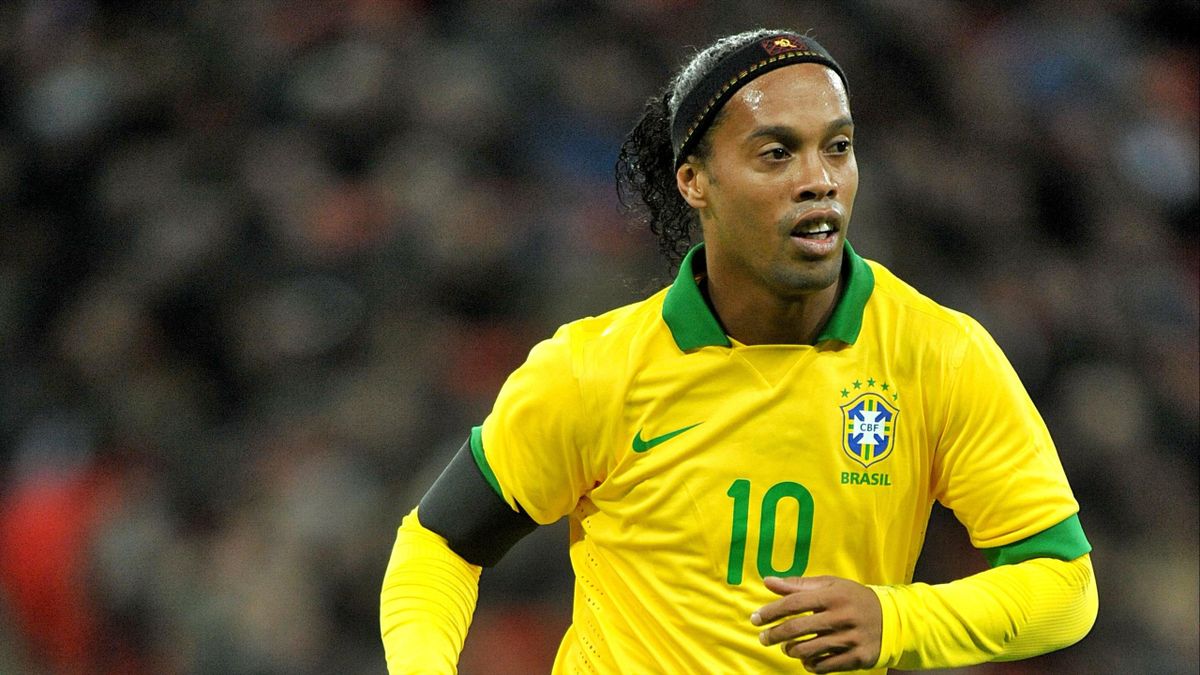 Brazilian World Cup winner Ronaldinho retires - Eurosport