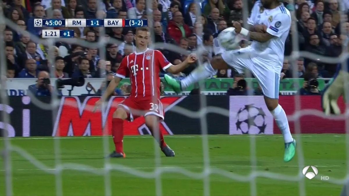 VIDEO - Main ou pas main de Marcelo dans la surface ? Pour l'arbitre de Real -Bayern, c'était non - Eurosport