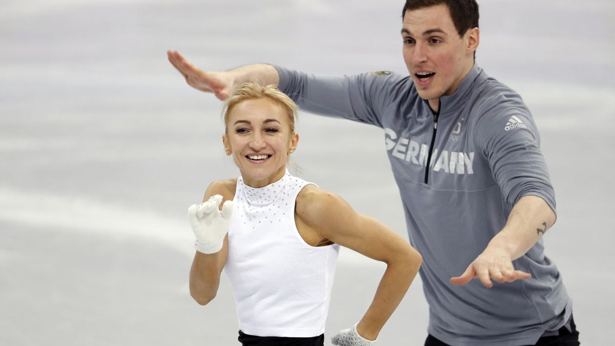 Paarlauf Olympiasieger Savchenko Massot Fuhren A Kader An Eurosport