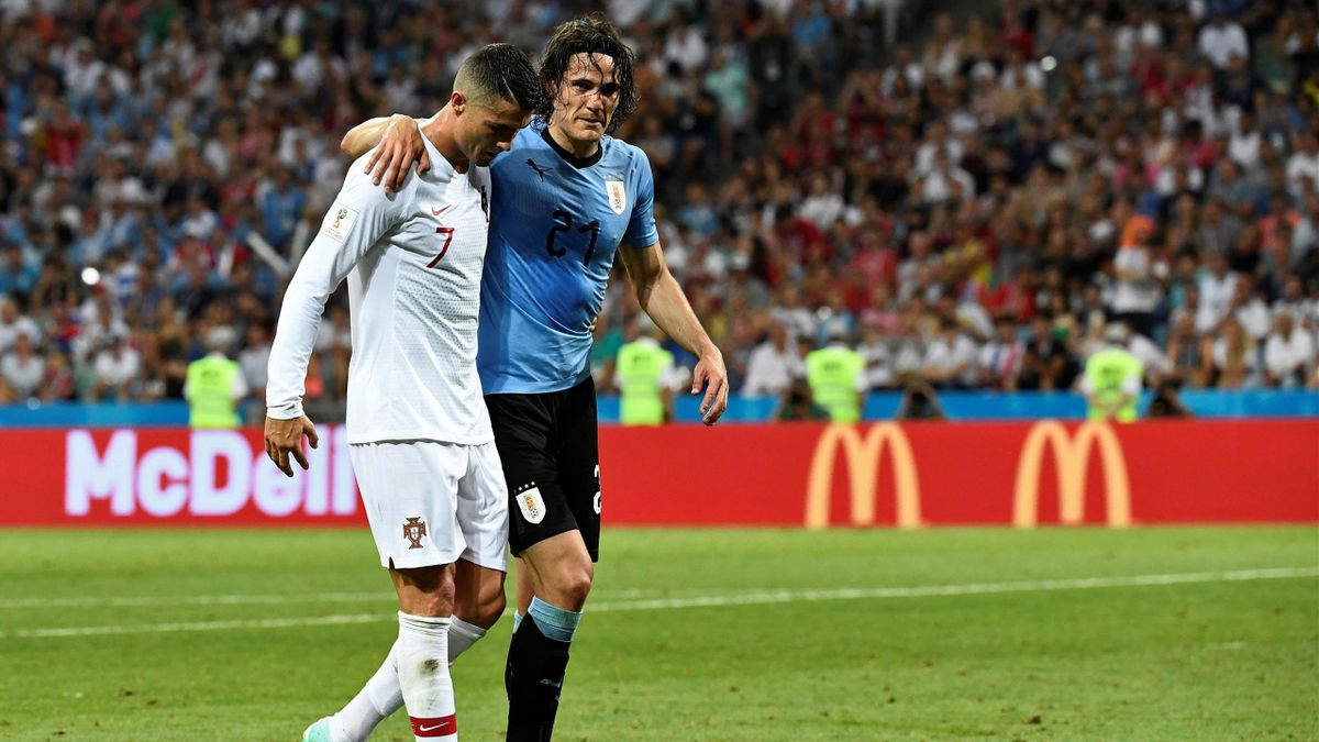GroBe Geste Cristiano Ronaldo begleitet Edinson Cavani stutzend vom Feld Eurosport
