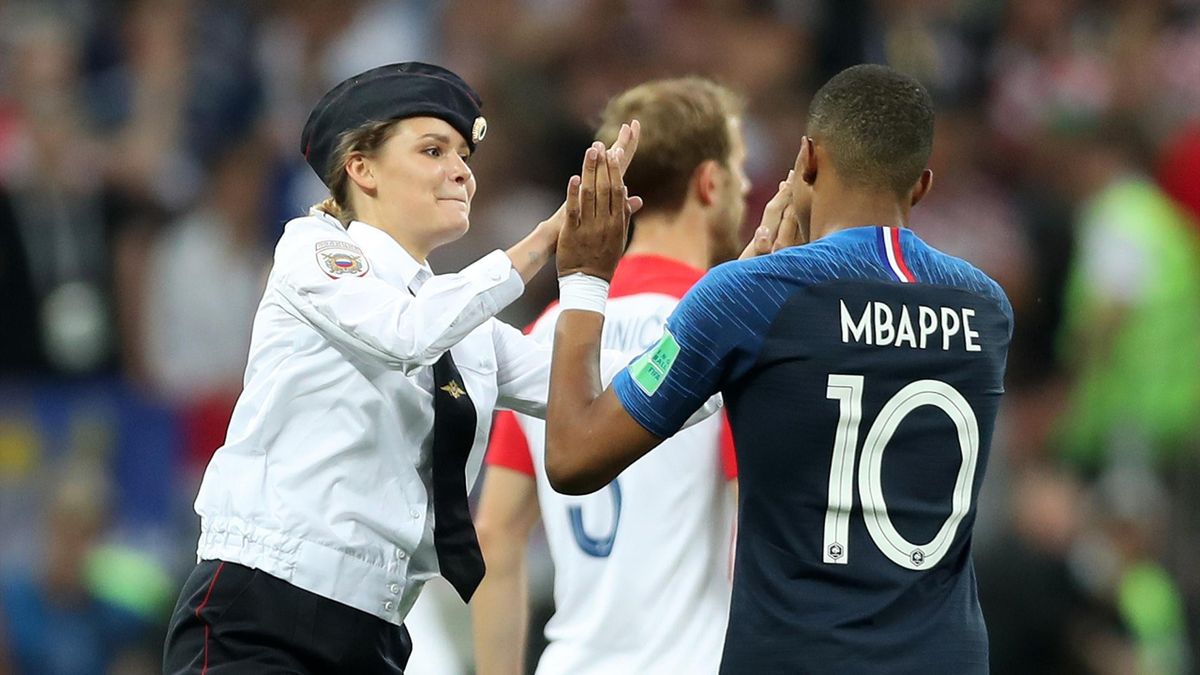 WM 2018 Flitzer stürmen das WM-Finale zwischen Frankreich gegen Kroatien