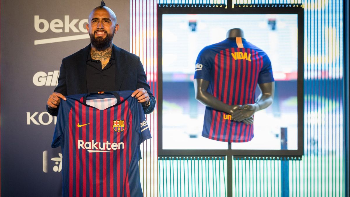 Vidal supera las pruebas medicas firma su contrato con el Barca y es presentado en el Camp Nou Eurosport