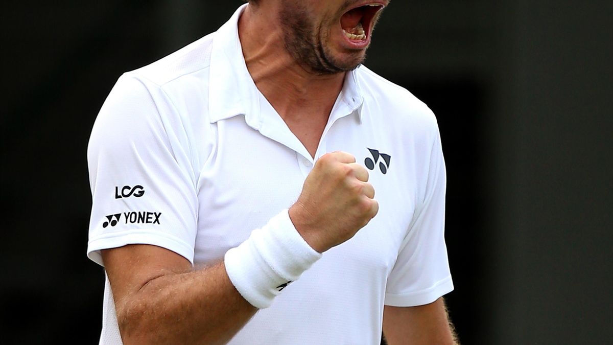 Kyrgios beaten by Wawrinka as Djokovic progresses on day ...