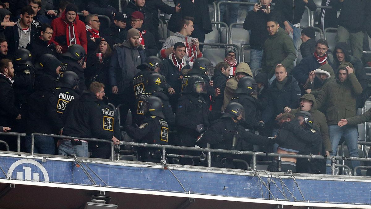 Dusseldorfer Fans Liefern Sich Schlagerei Mit Der Polizei Eurosport