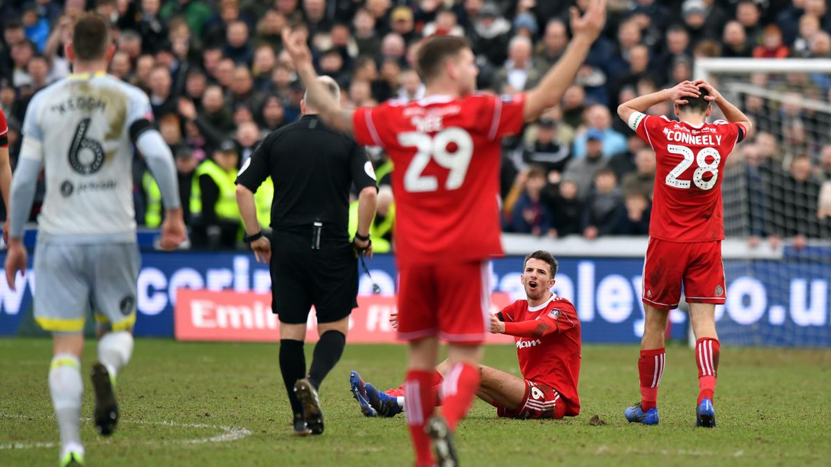 Referee S Performance Makes Me Sick Says Accrington Boss John Coleman Eurosport