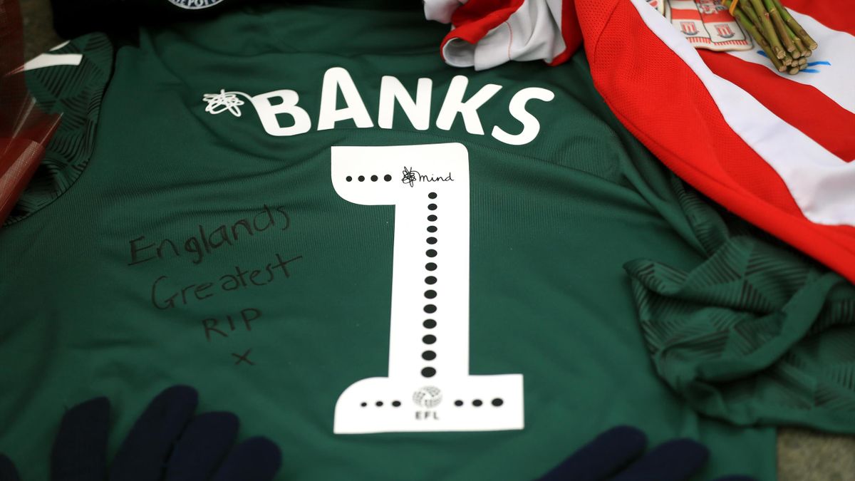 Gordon Banks green England shirt