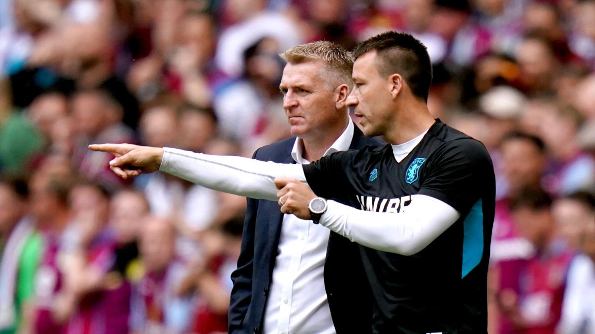  John Terry foi auxiliar técnico de Dean Smith na época do Aston Villa. Foto: Getty Images