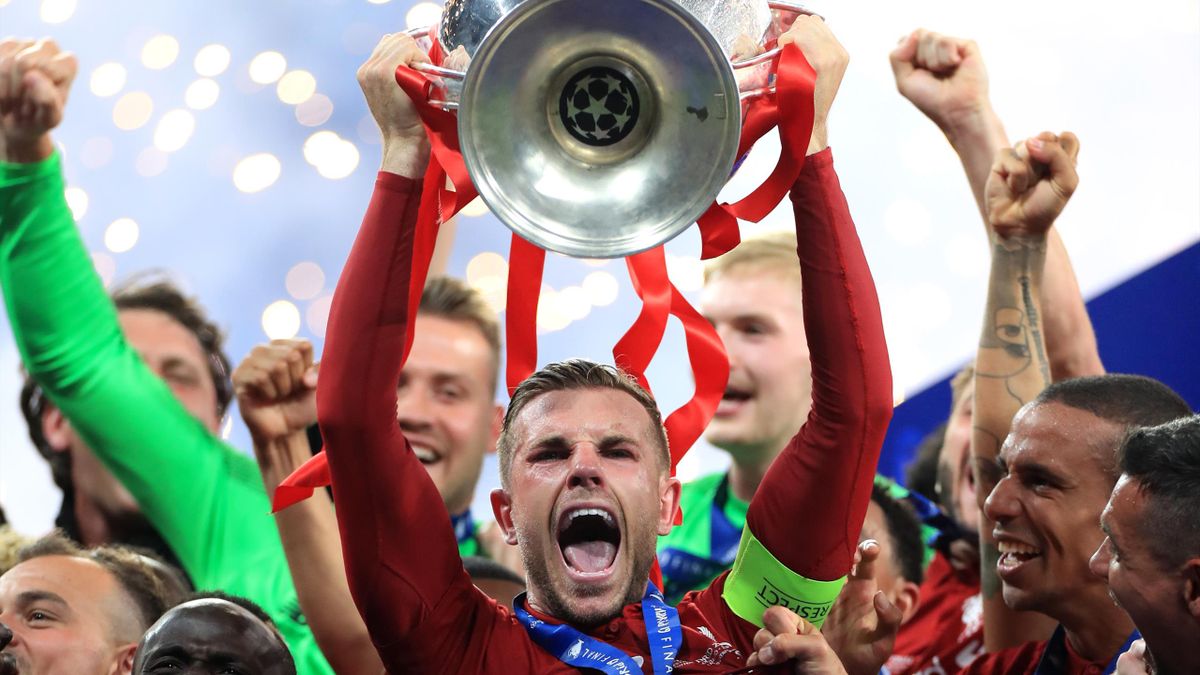 Liverpool players demand Jordan Henderson lift Premier League trophy Paper Round Eurosport