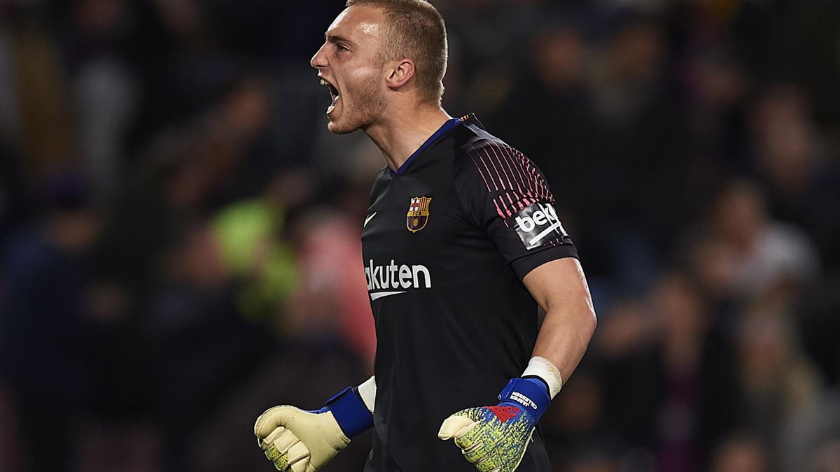 Fc Barcelona Tauscht Torhuter Mit Fc Valencia Eurosport
