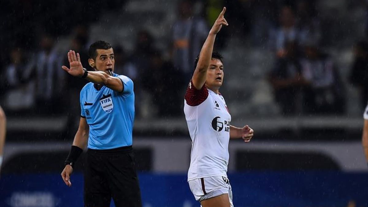 Uruguayo De La Cruz Y Colombiano Borre Ponen A River Al Frente De Superliga Eurosport