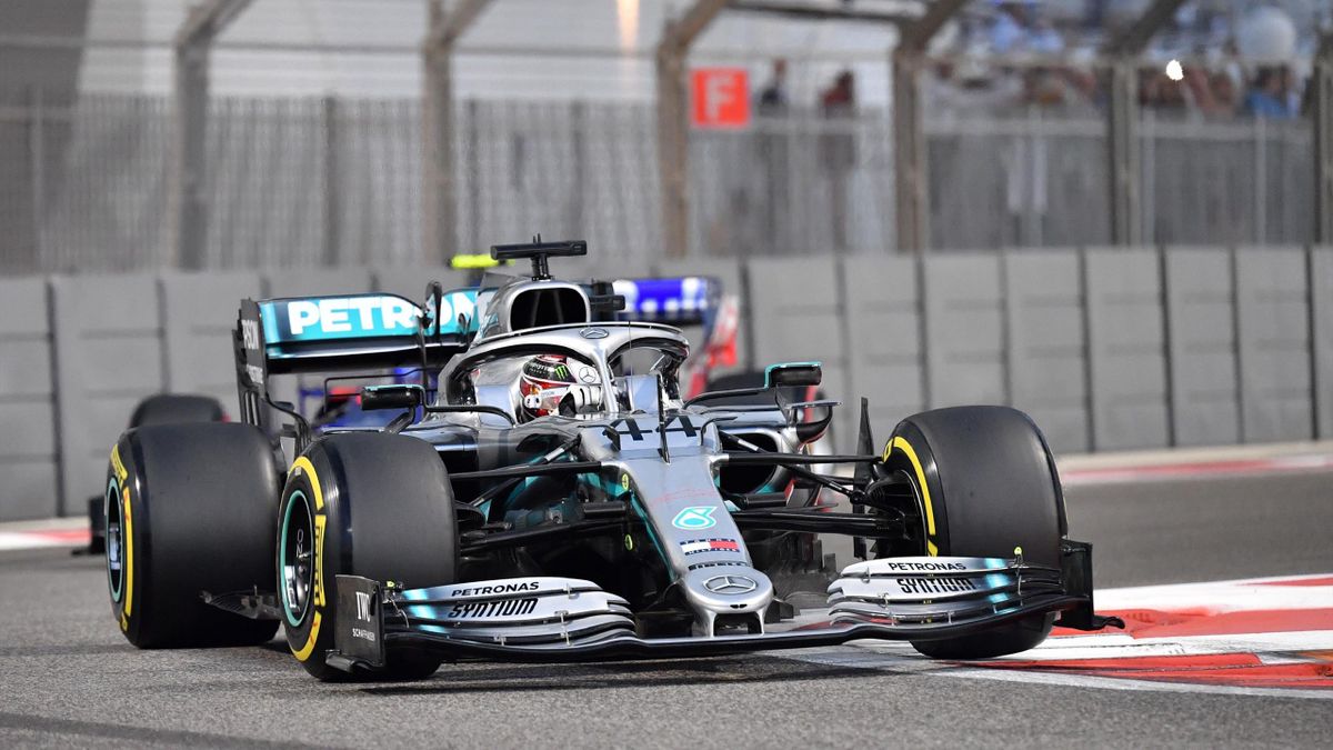 Formel 1 Lewis Hamilton sichert sich die Pole-Position in Abu Dhabi