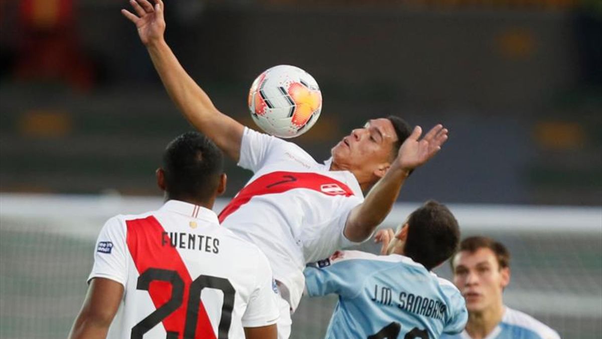 0 1 Ginella Mantiene Vivas Esperanzas De Uruguay Y Deja A Peru En La Cornisa Eurosport