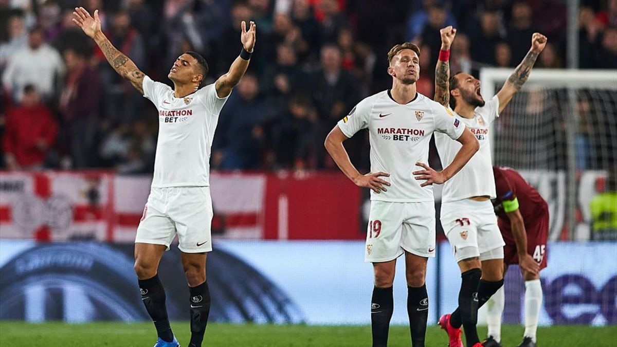 El Sevilla celebra su clasificación ante el Cluj