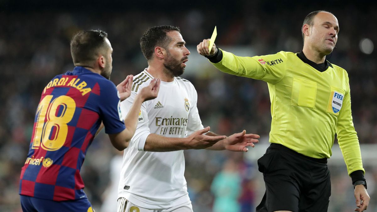 Fotogalería: El 'show' de Mateu con las tarjetas y las mejores imágenes del Real Madrid-Barcelona