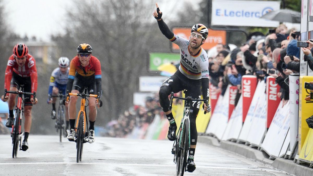 Victoire et maillot jaune pour Maximilian Schachmann Julian