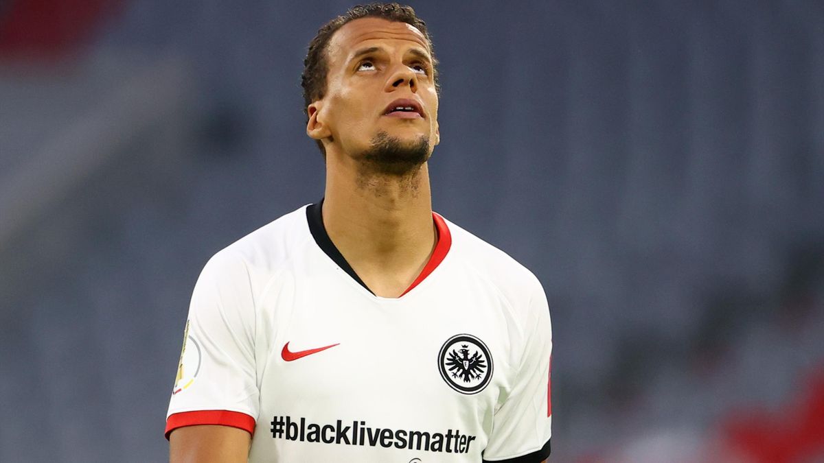 L'Eintracht Francoforte ricorda George Floyd: #blacklivesmatter sulla maglia al posto dello sponsor