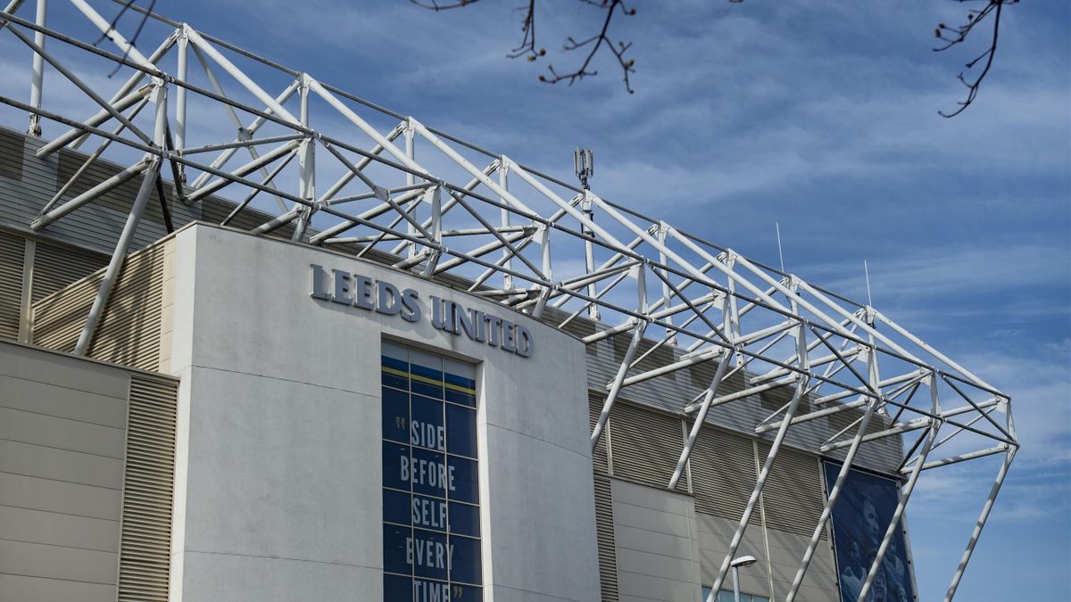 Leeds Remove Cardboard Cutout Of Bin Laden From Stands Eurosport
