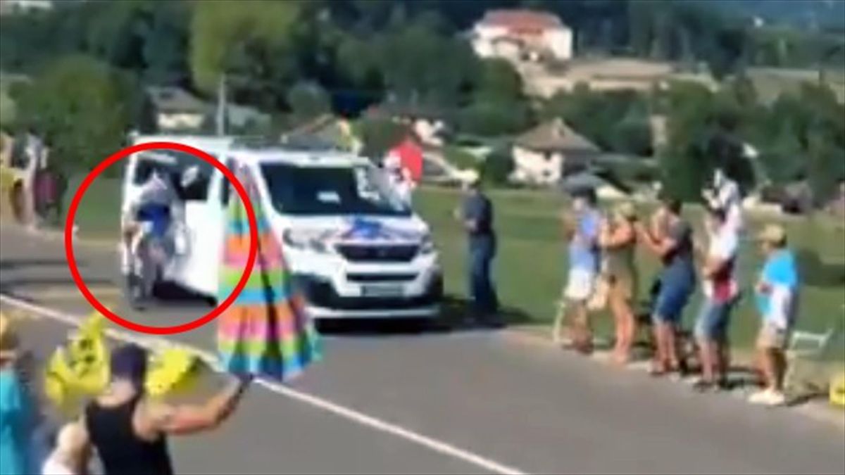 Krasser Tour Unfall Krankenwagen Fahrt Profi Im Rennen Um Eurosport