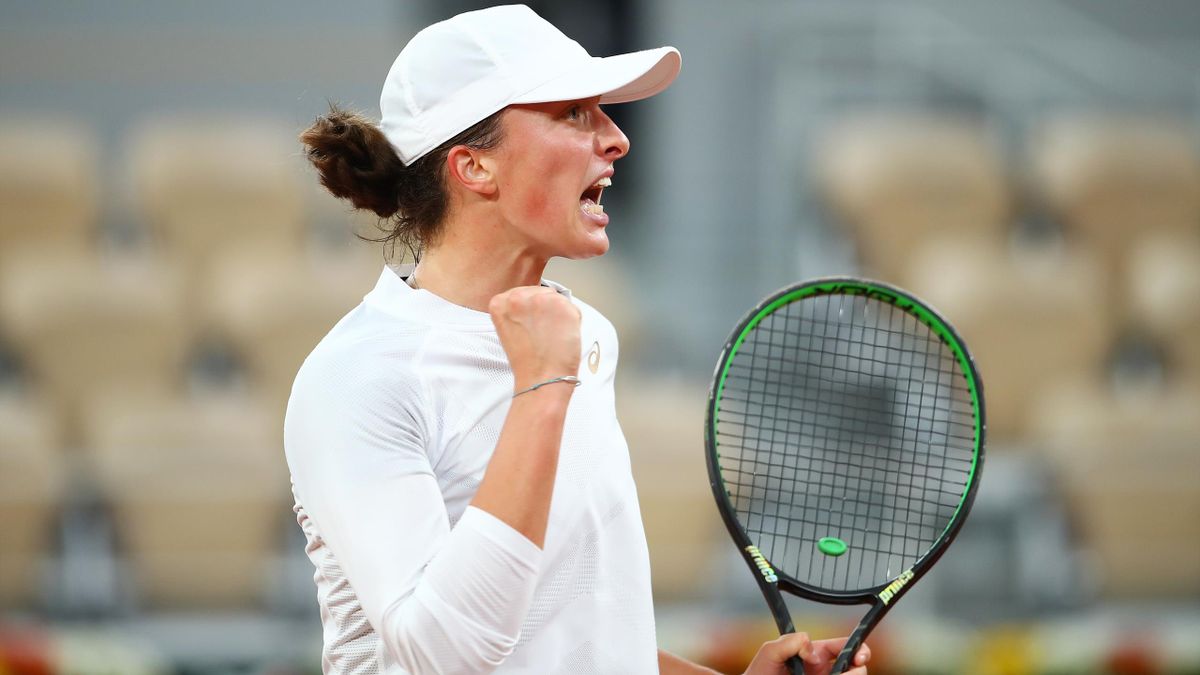 French Open 2020 - Simona Halep stunned by Iga Swiatek in fourth round