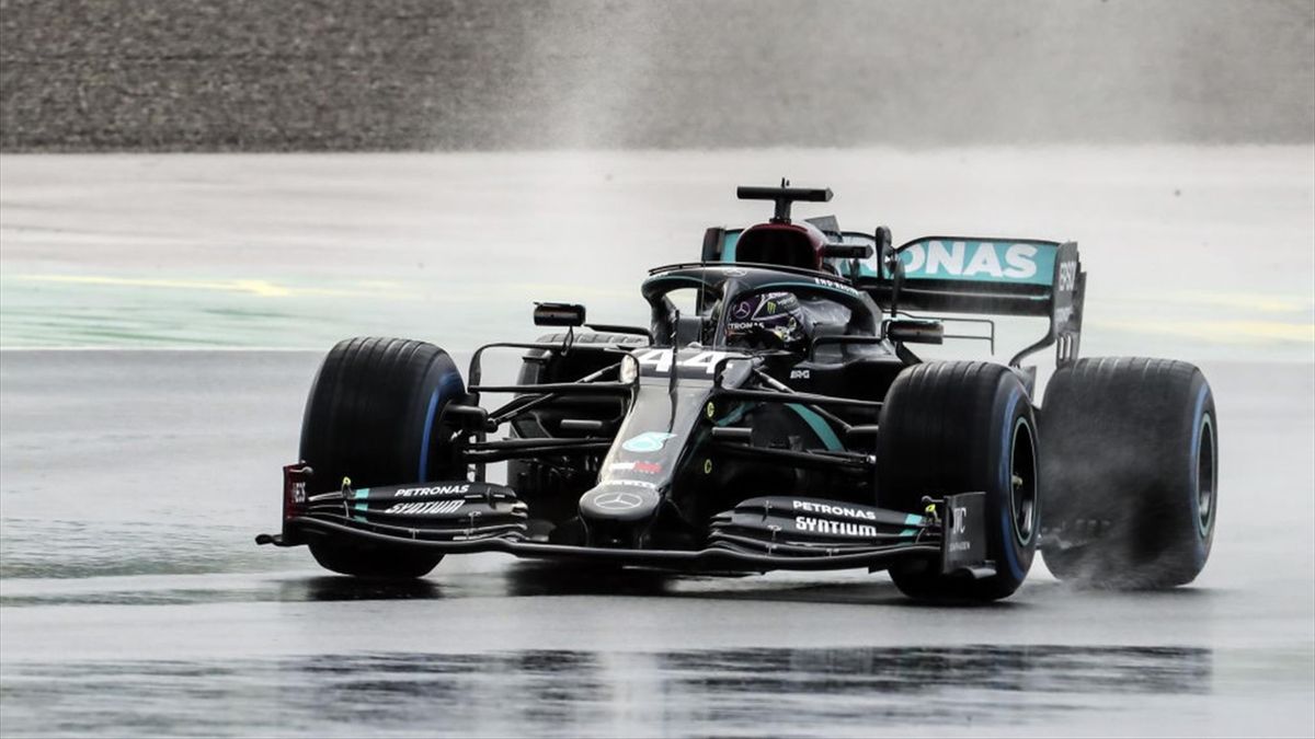 F1: Lewis Hamilton wins French GP to extend Mercedes' unbeaten run