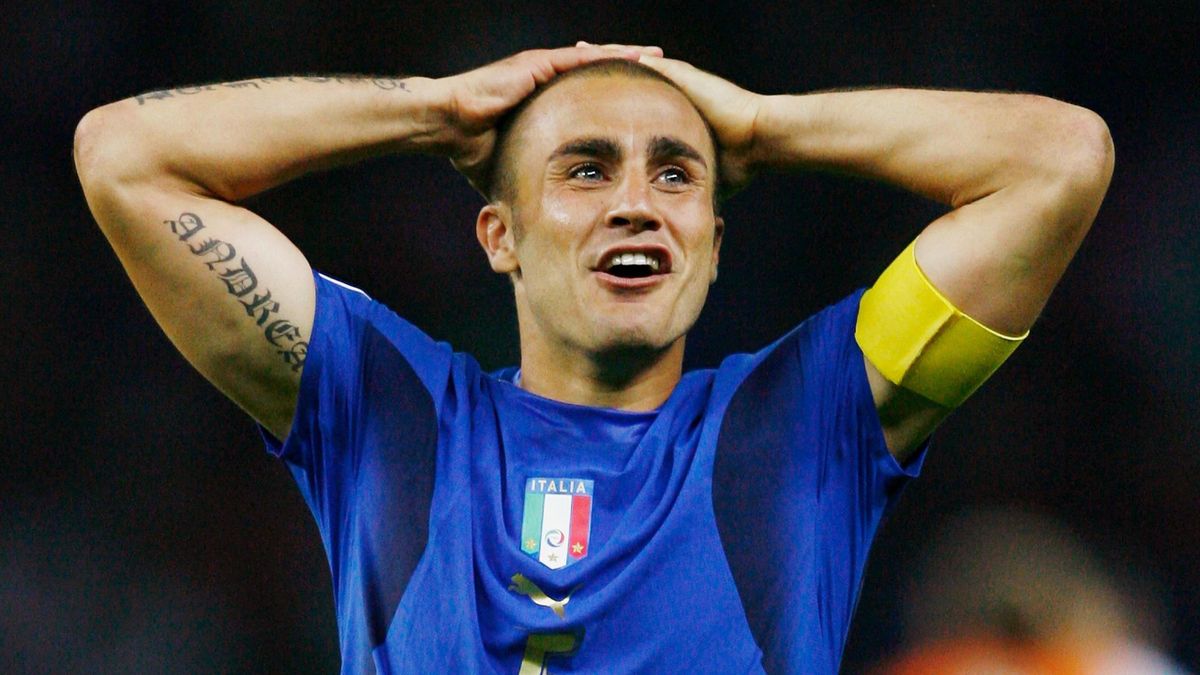 Fabio Cannavaro con la maglia azzurra dell'Italia